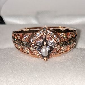 Le Vian ring with center cushion cut peach morganite gemstone 14krg.